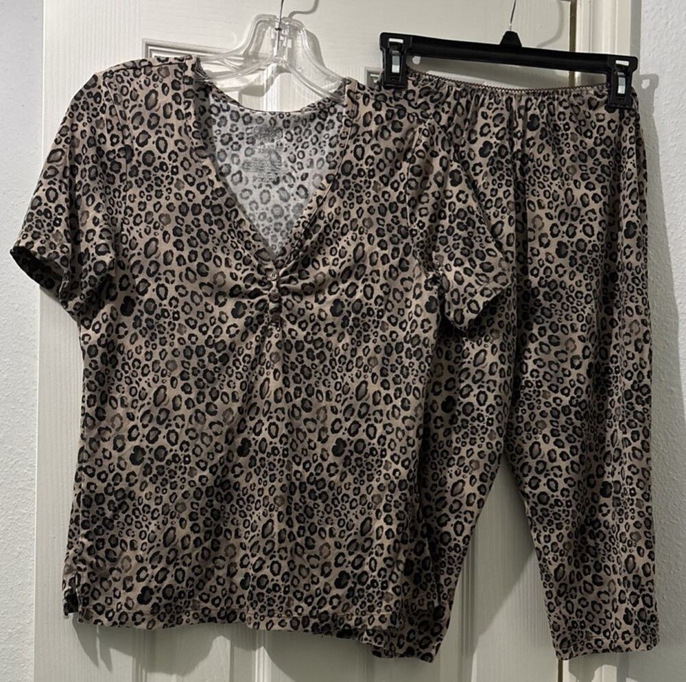 Cabernet Petites Leopard Print Pajama Set Size PP/XS Cropped Slits Lightweight